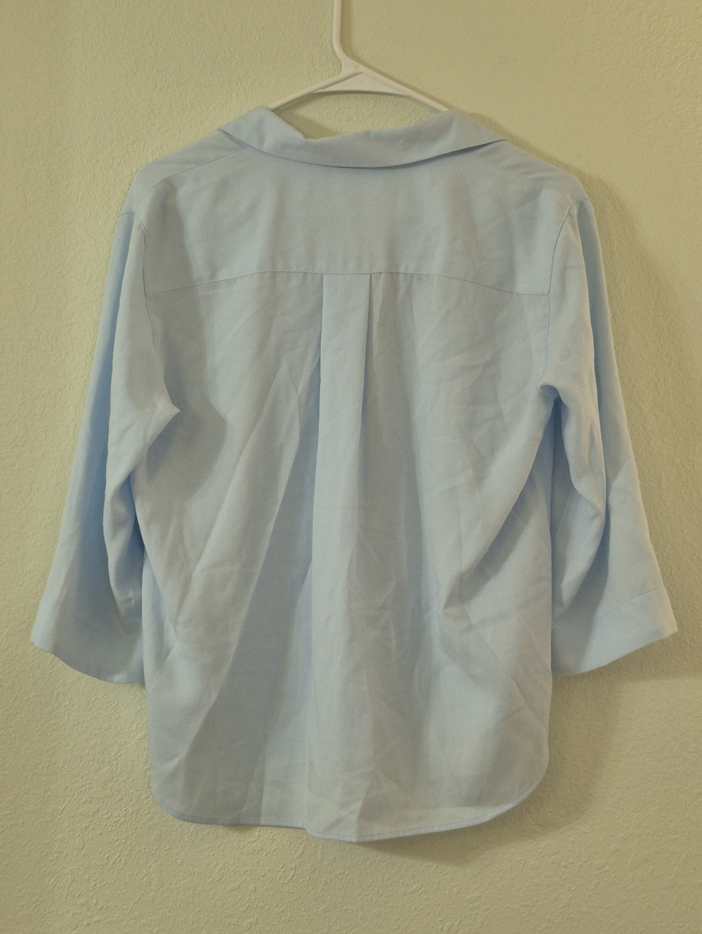 Uniqlo Light Blue Button-Front Women's Shirt - Picture 2 of 2